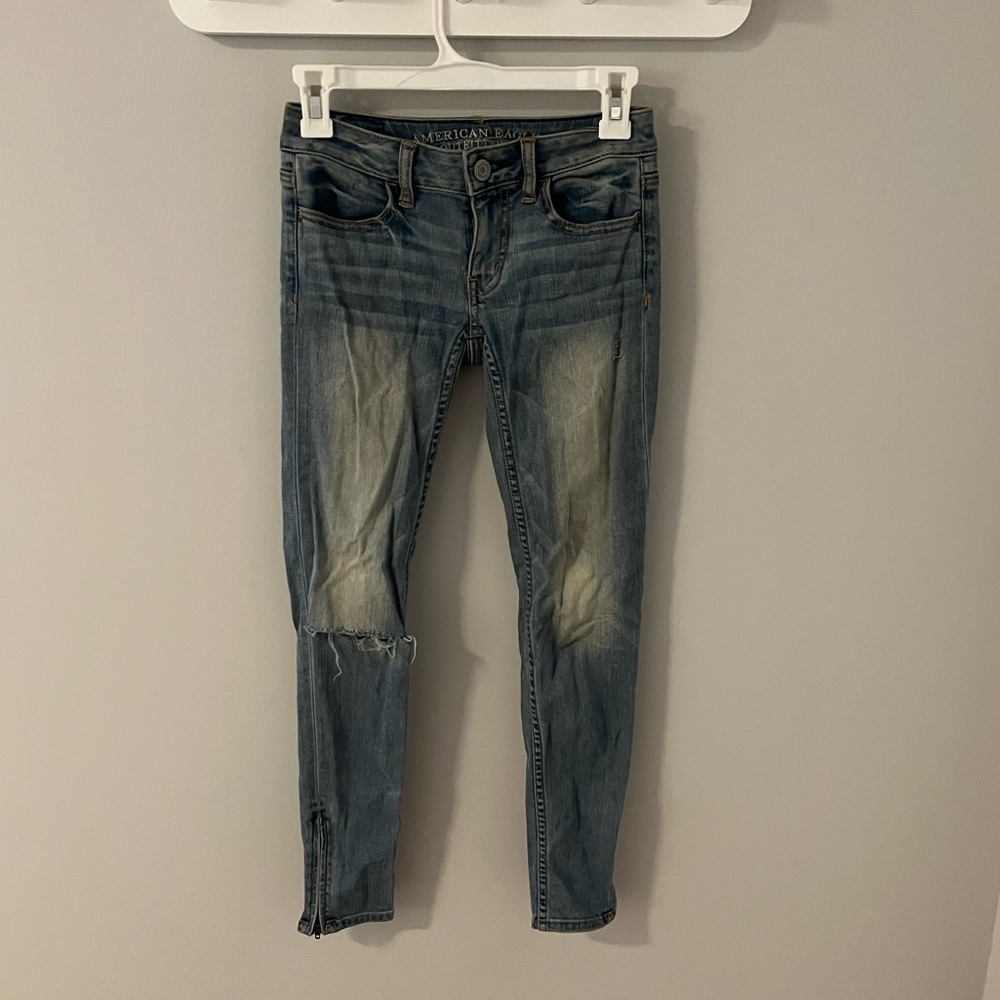 American Eagle distressed stretch jegging jeans